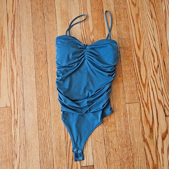 Express body contour bodysuit - Picture 1 of 3